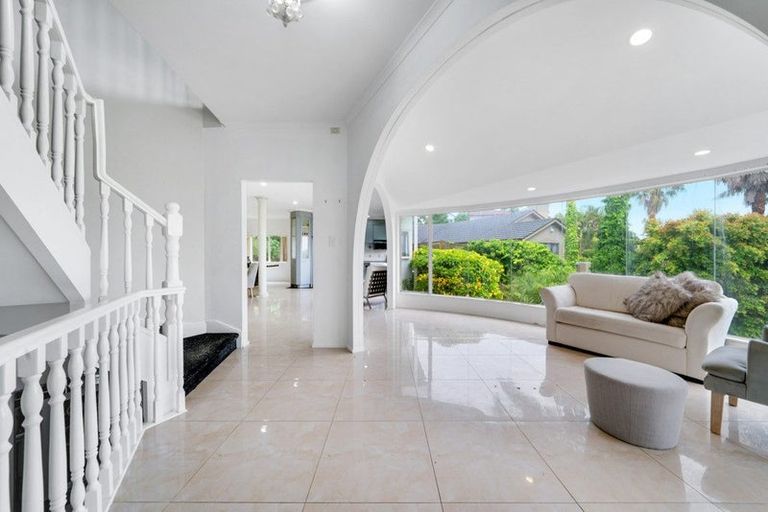 Photo of property in 13 San Martin Place, Goodwood Heights, Auckland, 2105
