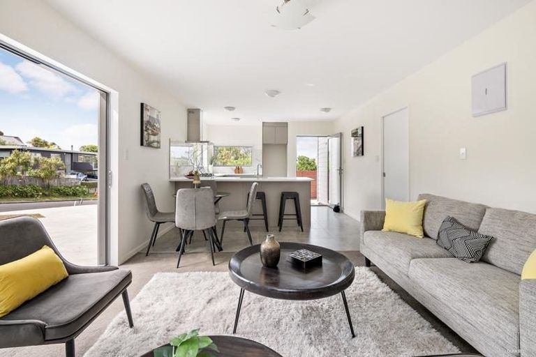 Photo of property in 17 Valhalla Drive, Beach Haven, Auckland, 0626