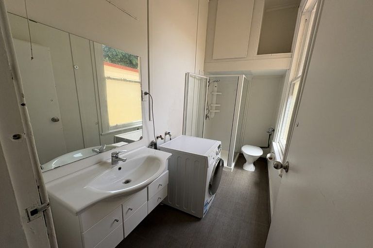 Photo of property in 1/18 Clifton Terrace, Kelburn, Wellington, 6012