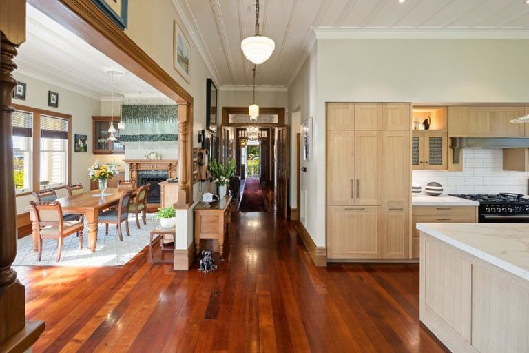 Photo of property in 23 Ruakiwi Road, Hamilton Lake, Hamilton, 3204