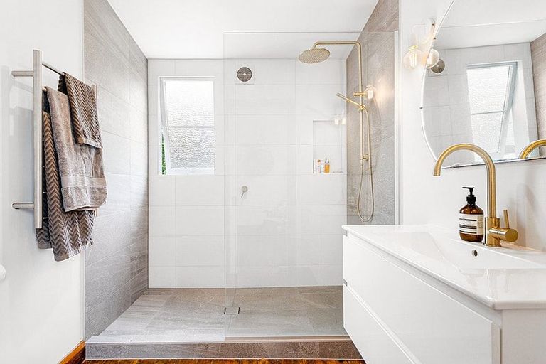 Photo of property in 38 Newington Road, Henderson, Auckland, 0612