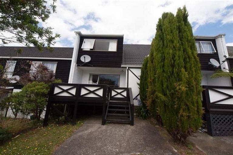 Photo of property in 6 Makatote Grove, Churton Park, Wellington, 6037