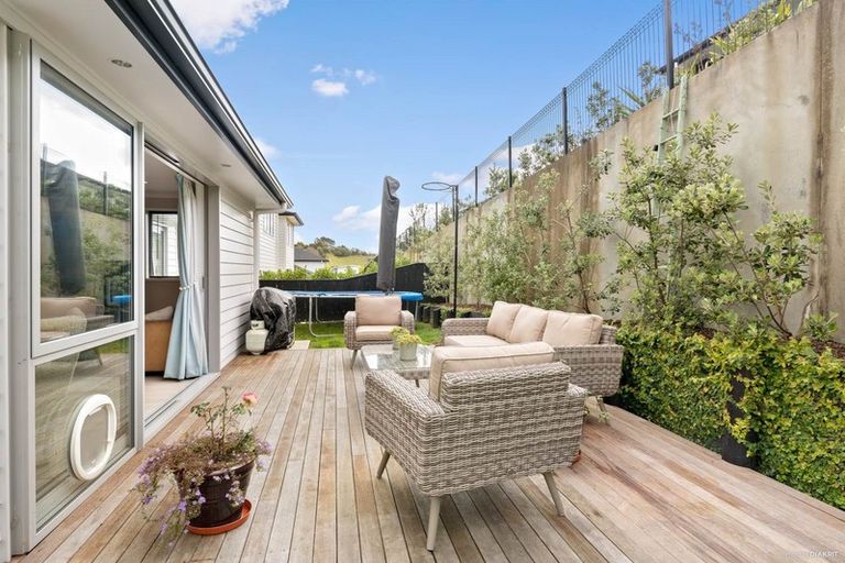 Photo of property in 4 Ian Gordon Lane, Orewa, 0931