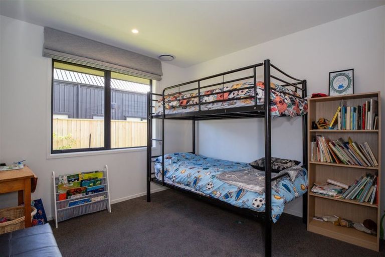 Photo of property in 21 Shelduck Road, Jacks Point, 9371