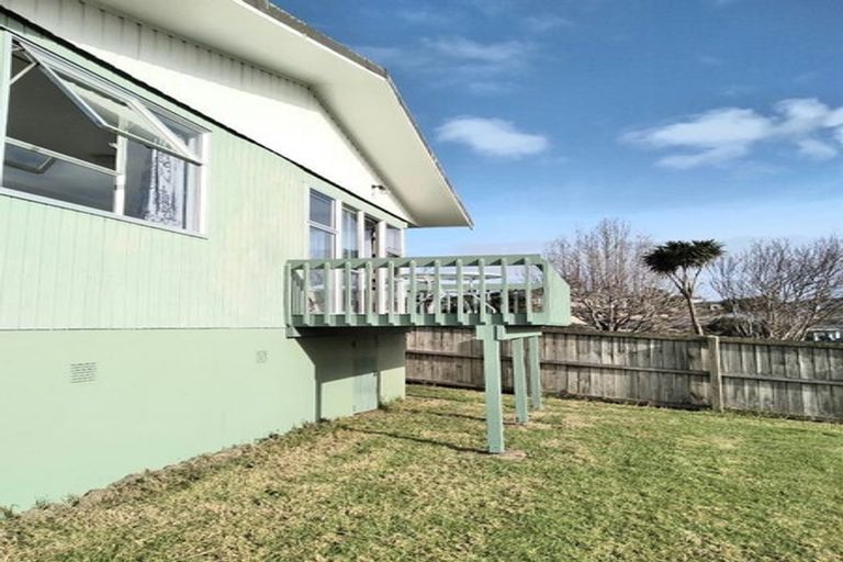 Photo of property in 2/25 Tanoa Place, Glendene, Auckland, 0602