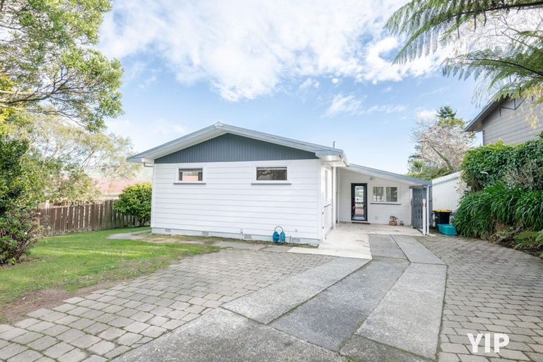 Photo of property in 96 Stewart Drive, Newlands, Wellington, 6037