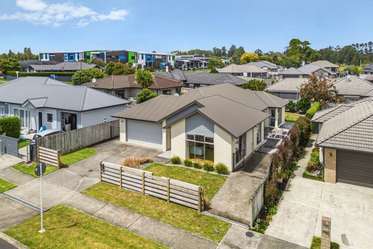 Photo of property in 3 Madden Avenue, Kumeu, 0810