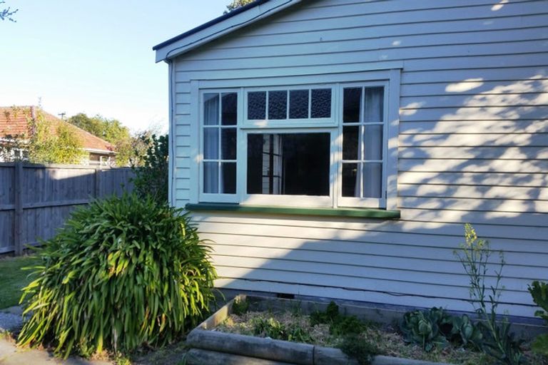 Photo of property in 90 Geraldine Street, Edgeware, Christchurch, 8013