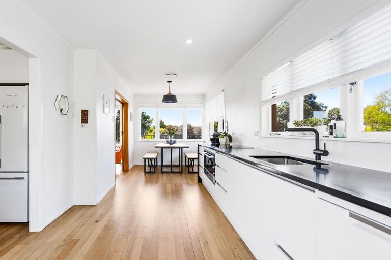 Photo of property in 33 Noall Street, Te Atatu Peninsula, Auckland, 0610