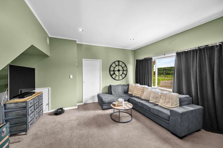 Photo of property in 37 Pitt Street, Clive, 4102