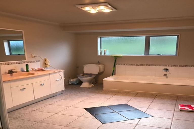 Photo of property in 7 Rosebay Rise, Henderson, Auckland, 0610