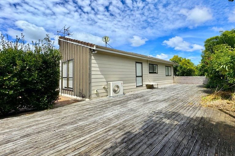 Photo of property in 21 Oreil Avenue, West Harbour, Auckland, 0618