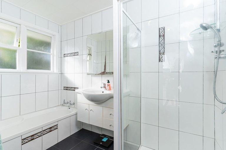 Photo of property in 3 Woburn Place, Takaro, Palmerston North, 4412