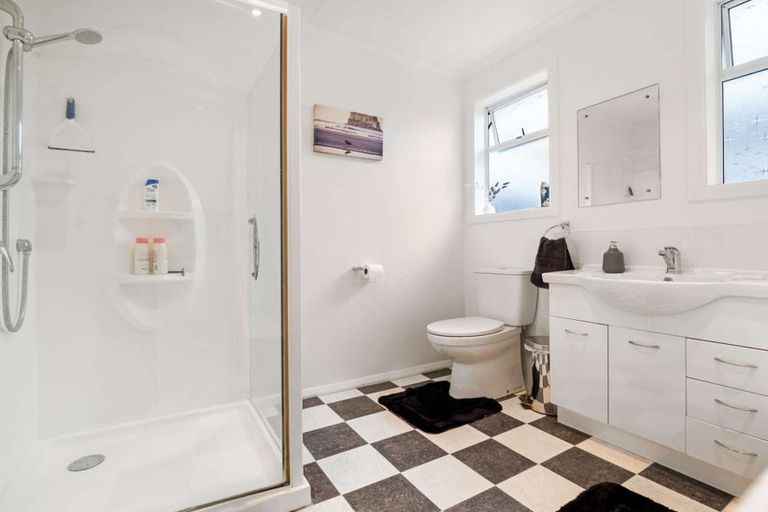 Photo of property in 22 Egmont Street, Castlecliff, Whanganui, 4501