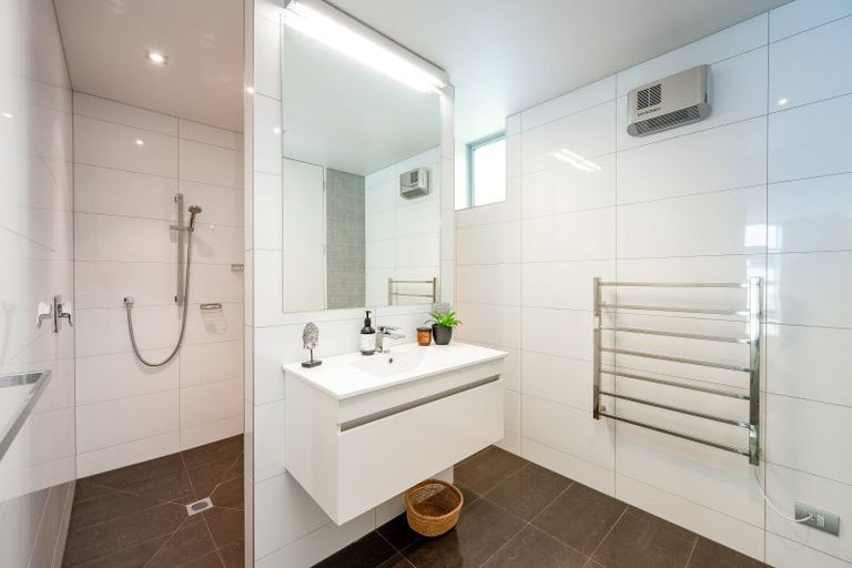 Photo of property in 15 Faulks Terrace, Wanaka, 9305