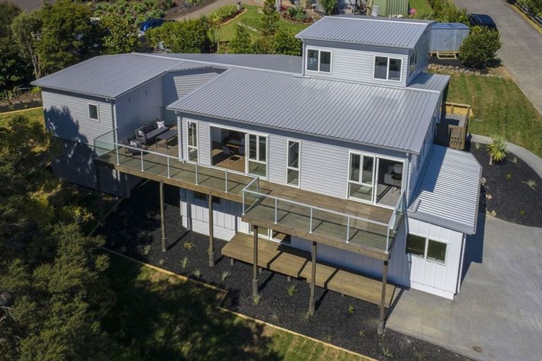 Photo of property in 299 Whangaparaoa Road, Red Beach, 0932
