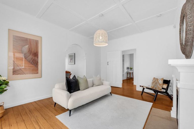 Photo of property in 1/10 Merani Street, Narrow Neck, Auckland, 0622