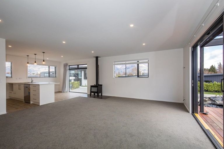 Photo of property in 6 Kapuka Lane, Wanaka, 9305