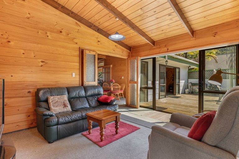 Photo of property in 17 Huia Street, Waikawa, Picton, 7220