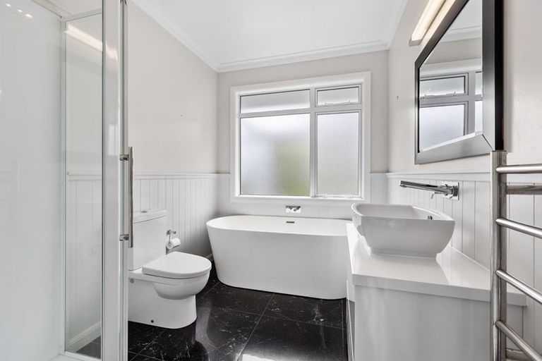 Photo of property in 144 Henwood Road, Paraite, New Plymouth, 4372