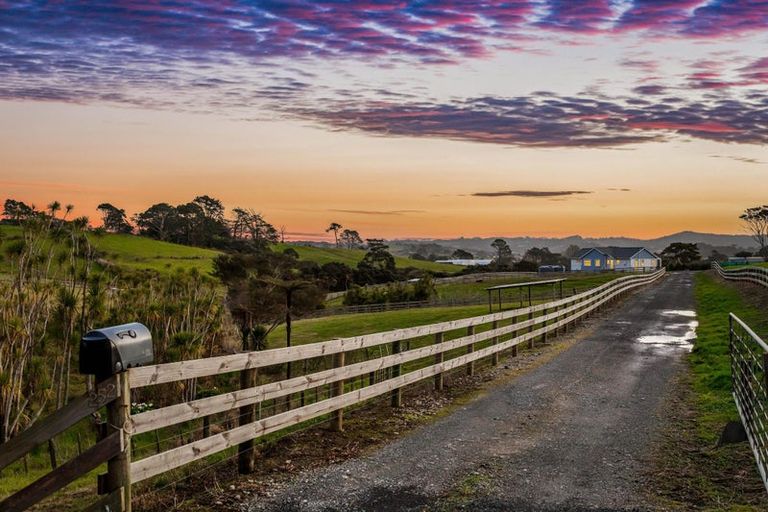 Photo of property in 252 Amreins Road, Taupaki, 0782
