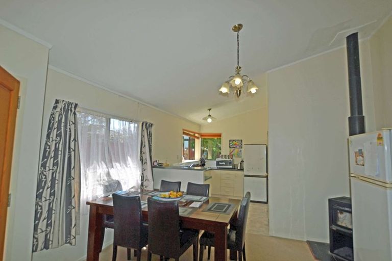 Photo of property in 3 Madigan Place, Glendene, Auckland, 0602