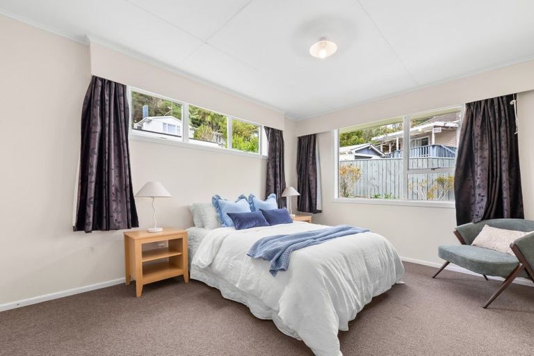 Photo of property in 4 Thomson Grove, Stokes Valley, Lower Hutt, 5019