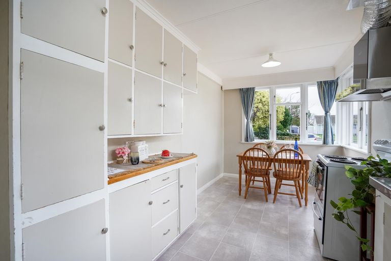 Photo of property in 8 Hendon Place, West End, Palmerston North, 4412