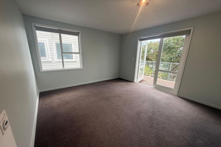 Photo of property in 24 Seaview Road, Paremata, Porirua, 5024