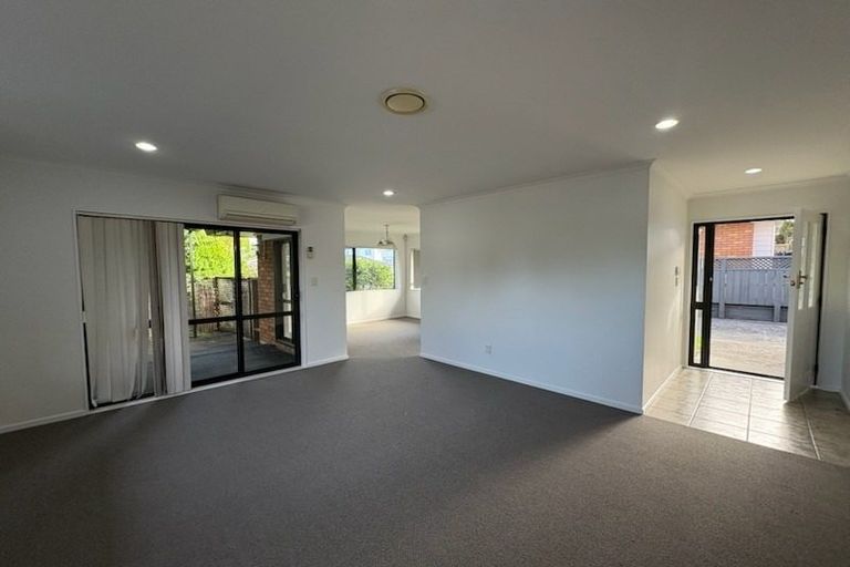 Photo of property in 3 Grande Vue Road, Papatoetoe, Auckland, 2025