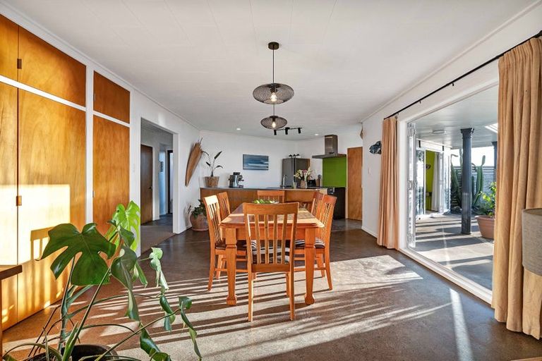 Photo of property in 94 Messenger Terrace, Oakura, 4314