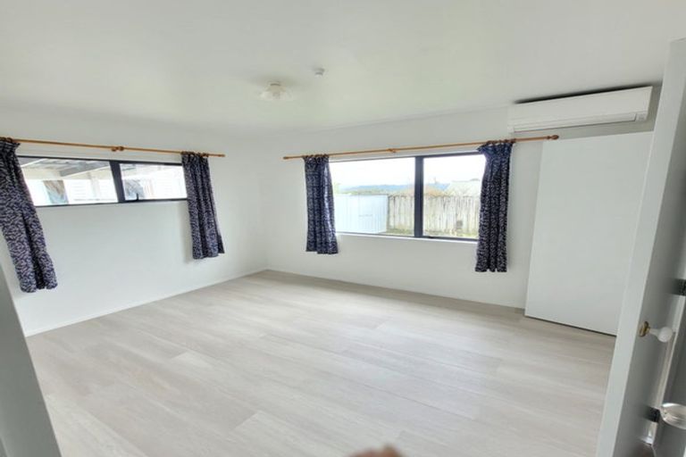 Photo of property in 1/100 Birkdale Road, Birkdale, Auckland, 0626