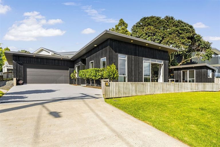 Photo of property in 12b Chapman Road, Te Atatu Peninsula, Auckland, 0610