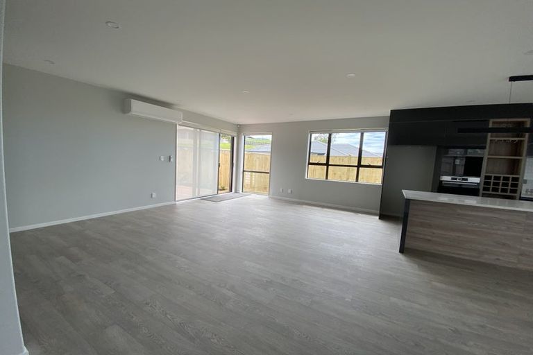 Photo of property in 17 Surf View Crescent, Red Beach, 0932