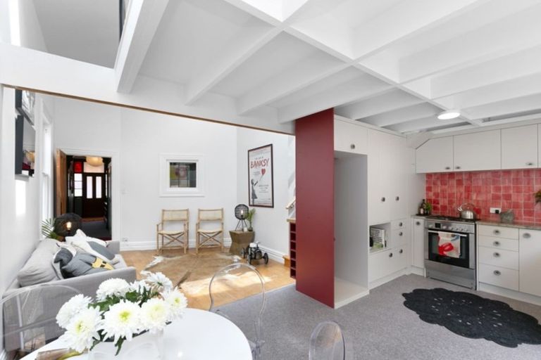 Photo of property in 10 Ranfurly Terrace, Mount Cook, Wellington, 6021