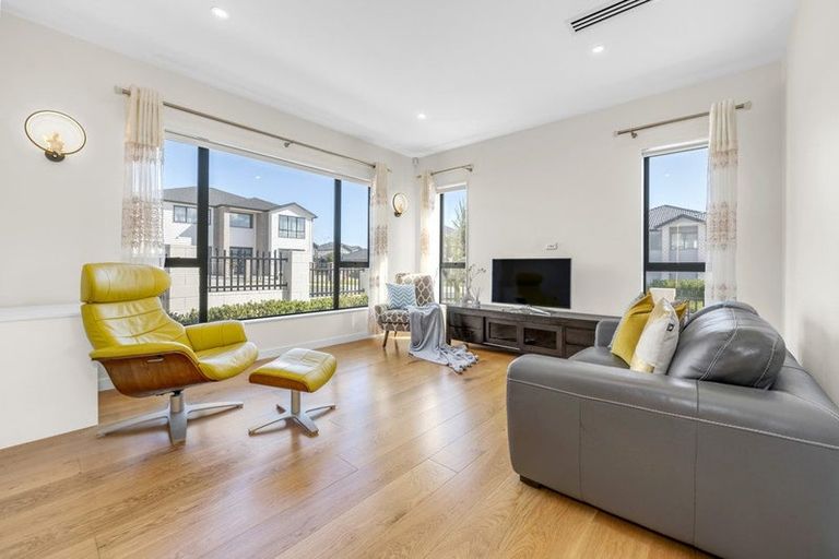 Photo of property in 80 Drumbuoy Drive, Flat Bush, Auckland, 2019