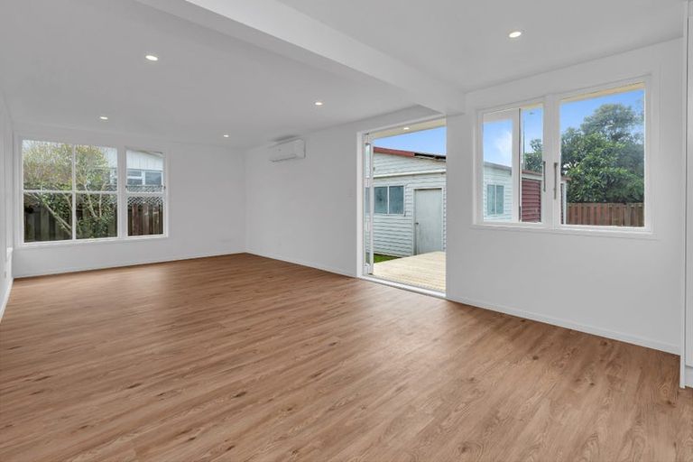 Photo of property in 11 Taotahi Walk, Ruakaka, 0116