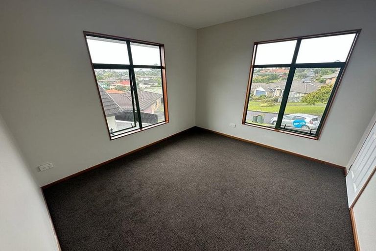 Photo of property in 15 Rosebay Rise, Henderson, Auckland, 0610