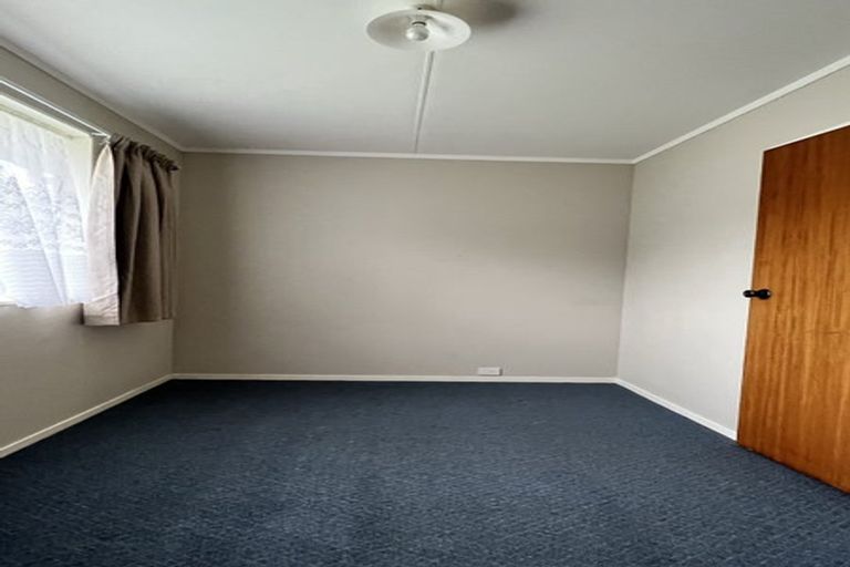 Photo of property in 201a Newlands Road, Newlands, Wellington, 6037