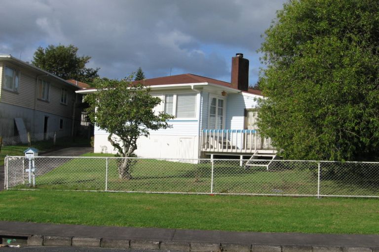 Photo of property in 11 Gill Avenue, Te Atatu Peninsula, Auckland, 0610