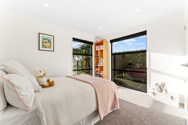 Photo of property in 20 Woodridge Drive, Stanmore Bay, Whangaparaoa, 0932