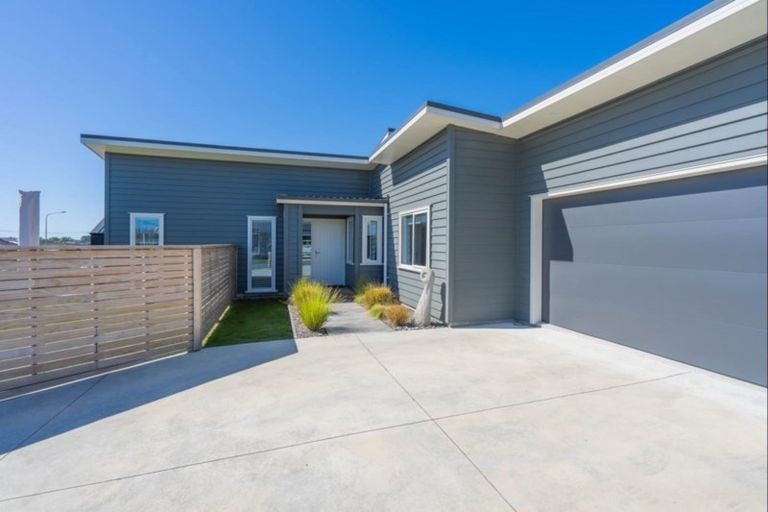 Photo of property in 4 Mahia Lane, Waikanae, 5036