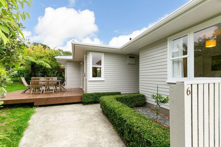 Photo of property in 6 Thurleigh Grove, Karori, Wellington, 6012