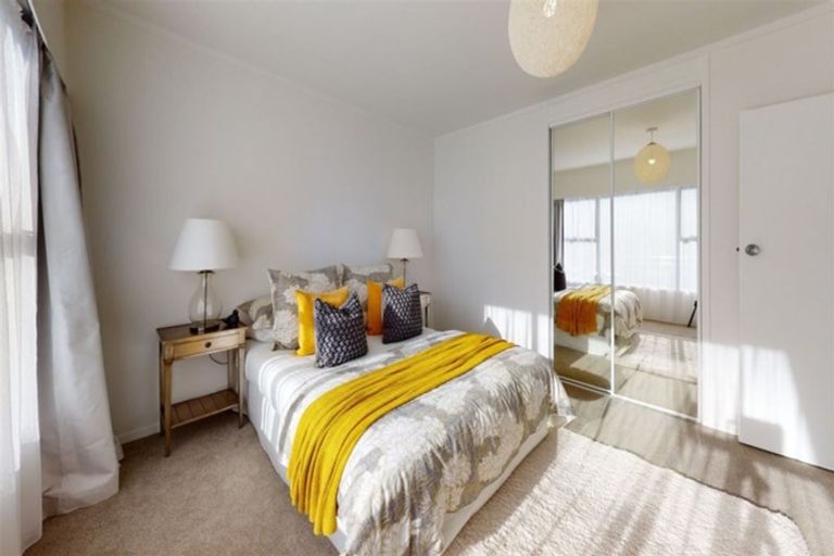 Photo of property in 1/10a Commodore Parry Road, Castor Bay, Auckland, 0620