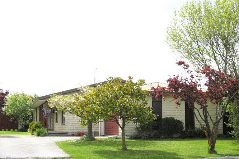 Photo of property in 16 Parkhouse Drive, Rangiora, 7400