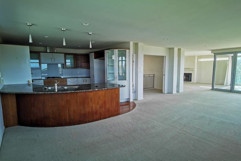 Photo of property in 20 Bournemouth Terrace, Murrays Bay, Auckland, 0630