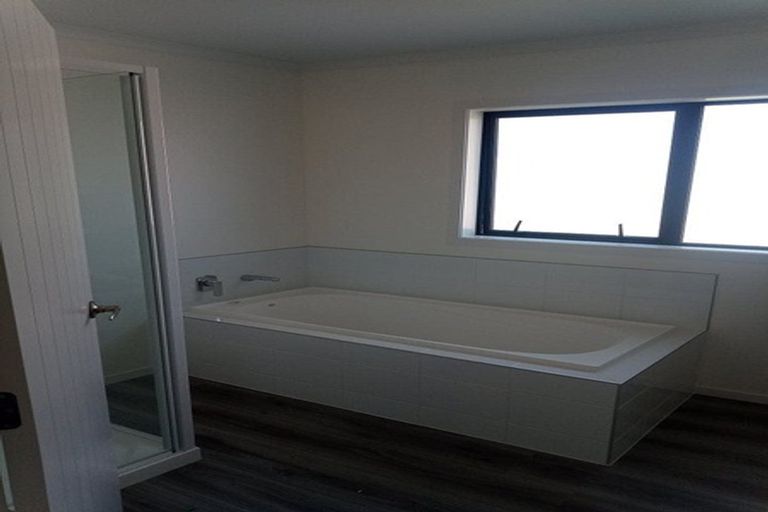 Photo of property in 35a Northall Road, New Lynn, Auckland, 0600