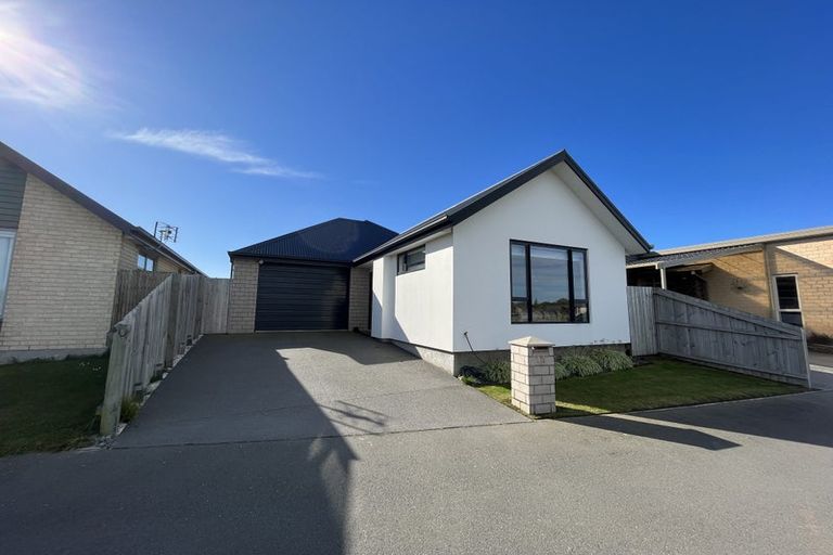 Photo of property in 11 Tangy Loch Lane, Broomfield, Christchurch, 8042