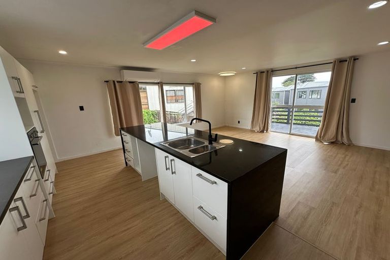 Photo of property in 45 Hobsonville Road, West Harbour, Auckland, 0618