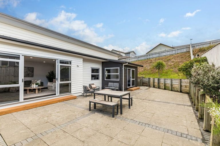 Photo of property in 38 Tongariro Drive, Aotea, Porirua, 5024